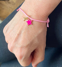 Charger l'image dans la galerie, Bracelet octobre rose en Coton Rose Coulissant charm étoile rose vif et petit ruban doré