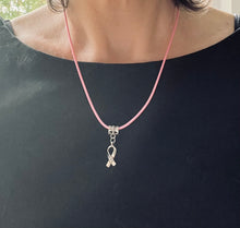 Charger l'image dans la galerie, Collier Octobre Rose Cordon rose pendentif ruban avec l'inscription HOPE