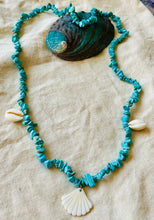 Charger l'image dans la galerie, Long collier HAWAI en turquoise avec pendentif coquillage naturel