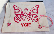 Charger l'image dans la galerie, Pochette cadeau octobre rose parure collier papillon ruban rose et bracelet