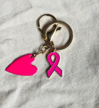 Charger l'image dans la galerie, Pochette cadeau octobre rose parure collier cœur ruban rose et porte clé