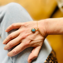 Charger l'image dans la galerie, Charms pendentif ovale MARION en pierre naturelle et plaqué or