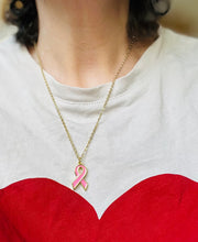 Charger l'image dans la galerie, Collier octobre rose en acier inoxydable doré à l’or fin avec pendentifs ruban rose vif