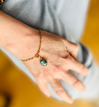 Charger l'image dans la galerie, Charms pendentif ovale MARION en pierre naturelle et plaqué or