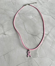 Charger l'image dans la galerie, Collier Cordon rose avec pendentif Ruban rose