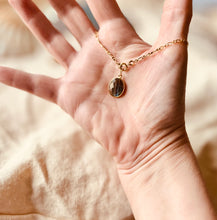 Charger l'image dans la galerie, Charms pendentif ovale MARION en pierre naturelle et plaqué or