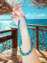 Charger l'image dans la galerie, Collier OCTAVE avec pierre en apatite bleue