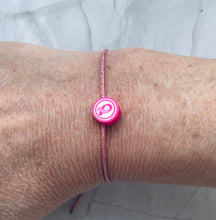 Charger l'image dans la galerie, Bracelet octobre rose en Coton Rose fils d’or Coulissant perle silicone ruban rose