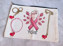 Charger l'image dans la galerie, Pochette cadeau octobre rose parure collier cœur ruban rose, bracelet et porte clé
