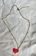 Charger l'image dans la galerie, Pochette cadeau octobre rose parure collier cœur ruban rose, bracelet et porte clé