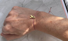 Charger l'image dans la galerie, Bracelet octobre rose en Coton Rose fils d’or Coulissant perle ruban doré