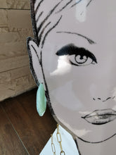 Charger l'image dans la galerie, Boucle oreille NICOLETTA créole en résine vert eau