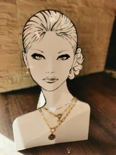 Charger l'image dans la galerie, Boucle oreille CHANTAL mini créole en plaqué or avec perle d'eau douce irrégulière