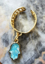 Charger l'image dans la galerie, Bague large ALYA doré et breloque main de Fatma bleue