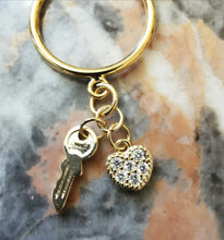Charger l'image dans la galerie, Bague FLORENCE avec boule doré et breloque clé et coeur