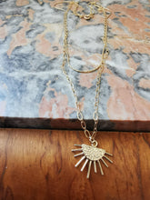 Charger l'image dans la galerie, Collier double rang Joséphine en plaqué or avec pendentif demi soleil