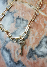 Charger l'image dans la galerie, Collier VALENTINE maille rectangle avec 3 pendentifs amour