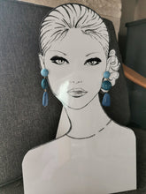 Charger l'image dans la galerie, Boucle oreille Ursula en résine bleue