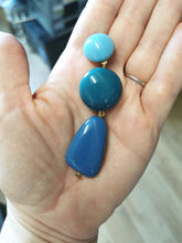 Charger l'image dans la galerie, Boucle oreille Ursula en résine bleue