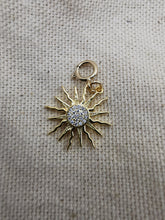 Charger l'image dans la galerie, Charms pendentif APOLON soleil doré et zircon