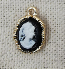 Charger l'image dans la galerie, Charms pendentif SIDONIE camé doré et noir