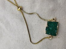 Charger l'image dans la galerie, Bracelet VAIAVA avec une perle en résine verte