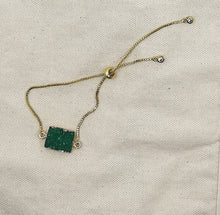 Charger l'image dans la galerie, Bracelet VAIAVA avec une perle en résine verte