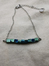 Charger l'image dans la galerie, Bracelet MARS avec perles cube imitation hématite verte