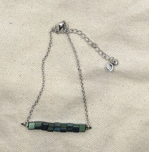 Charger l'image dans la galerie, Bracelet MARS avec perles cube imitation hématite verte