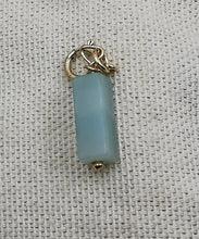 Charger l'image dans la galerie, Charms pendentif ADELE en pierre naturelle