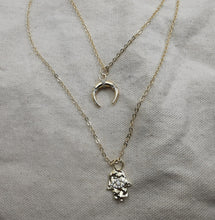 Charger l'image dans la galerie, Collier Fatima Luna Deux Rangs Chaine lune et main de Fatma
