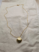 Charger l'image dans la galerie, Colliers Venus Coquillage doré. Médaillon porte Photo