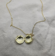 Charger l'image dans la galerie, Colliers Venus Coquillage doré. Médaillon porte Photo
