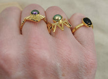 Charger l'image dans la galerie, Bague Aretha en plaqué or et onyx noire