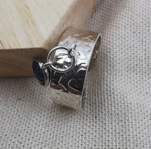 Charger l'image dans la galerie, Bague large Stella en argent 925 et lapis lazulli