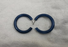 Charger l'image dans la galerie, Boucle oreille SHEILA créole en résine bleu pétrole