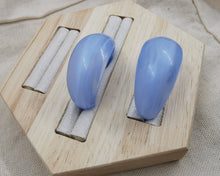 Charger l'image dans la galerie, Boucle oreille PETULA créole en résine bleu ciel