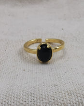 Charger l'image dans la galerie, Bague Aretha en plaqué or et onyx noire