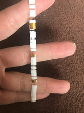 Charger l'image dans la galerie, Bracelet SHIGA en perle japonaises blanc et doré