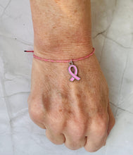 Charger l&#39;image dans la galerie, Bracelet octobre rose en Coton Rose fils d’or Coulissant pendentif acier ruban rose
