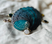 Charger l&#39;image dans la galerie, Charms pendentif BABETTE en verre et inox
