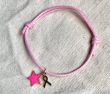 Charger l&#39;image dans la galerie, Bracelet octobre rose en Coton Rose Coulissant charm étoile rose vif et petit ruban doré
