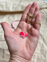 Charger l&#39;image dans la galerie, Collier octobre rose en acier inoxydable doré à l’or fin pendentif cœur avec ruban rose
