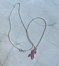 Charger l&#39;image dans la galerie, Collier octobre rose en acier inoxydable avec pendentifs ruban rose en strass

