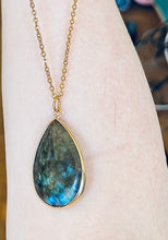 Charger l&#39;image dans la galerie, Collier DENVER avec pierre naturelle en Labradorite et acier inox
