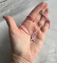 Charger l&#39;image dans la galerie, Collier Cordon rose avec pendentif Ruban rose

