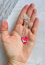 Charger l&#39;image dans la galerie, Collier octobre rose en acier inoxydable pendentif cœur rose avec l’inscription Hope
