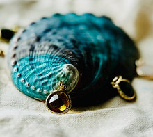 Charger l&#39;image dans la galerie, Charms pendentif BABETTE en verre et inox
