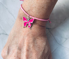 Charger l&#39;image dans la galerie, Bracelet octobre rose en Coton Rose Coulissant charm acier papillon rose avec mini ruban
