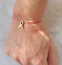 Charger l&#39;image dans la galerie, Bracelet octobre rose en Coton Rose fils d’or Coulissant perle ruban doré
